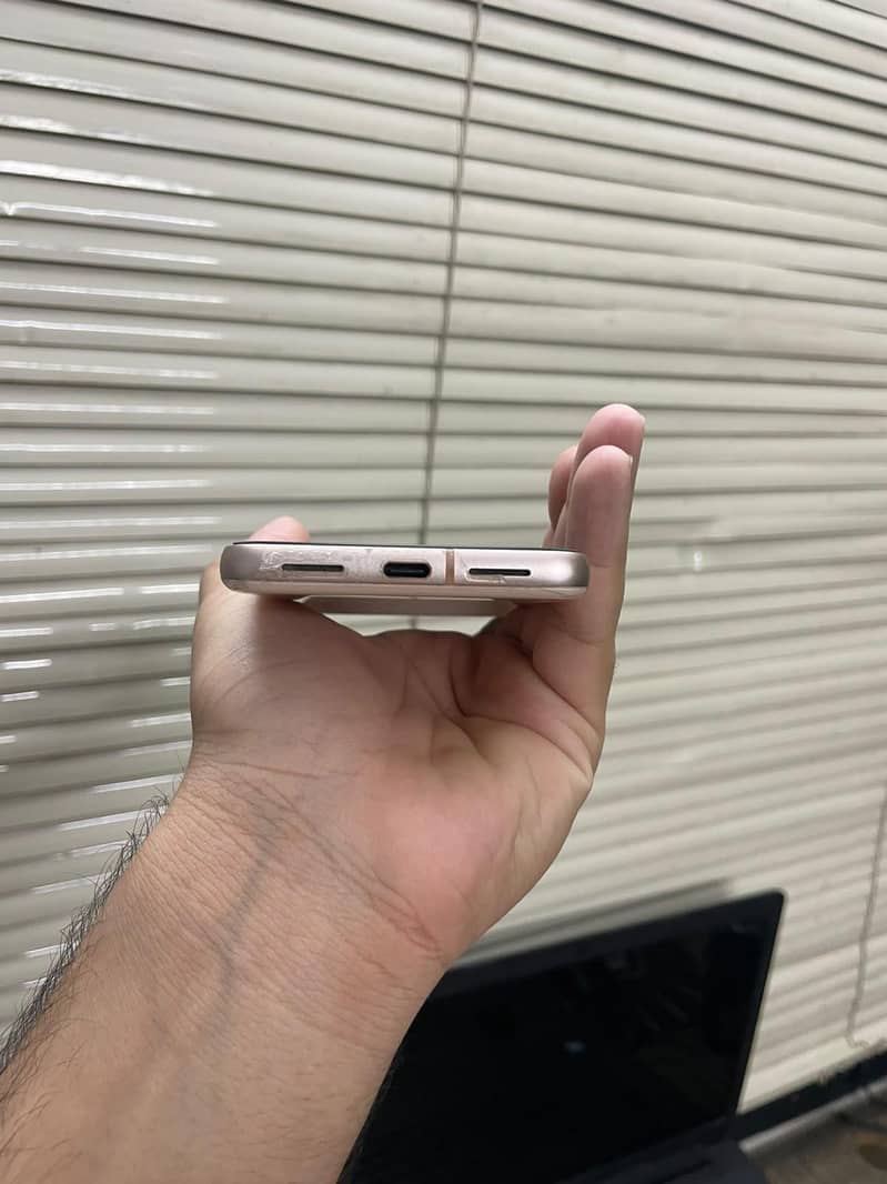 Google Pixel 8 4