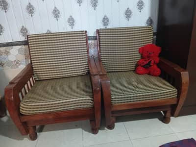 Bilkul new sofa hy orignal tari hy 5 seater sofa hy without cushions h