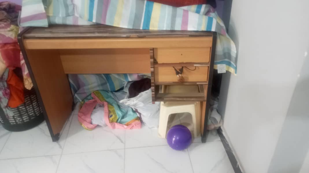 study table 0
