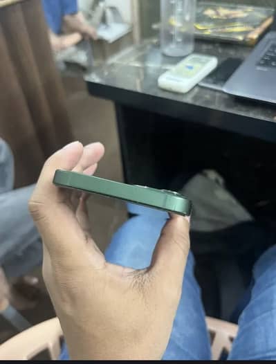 Apple iPhone 13