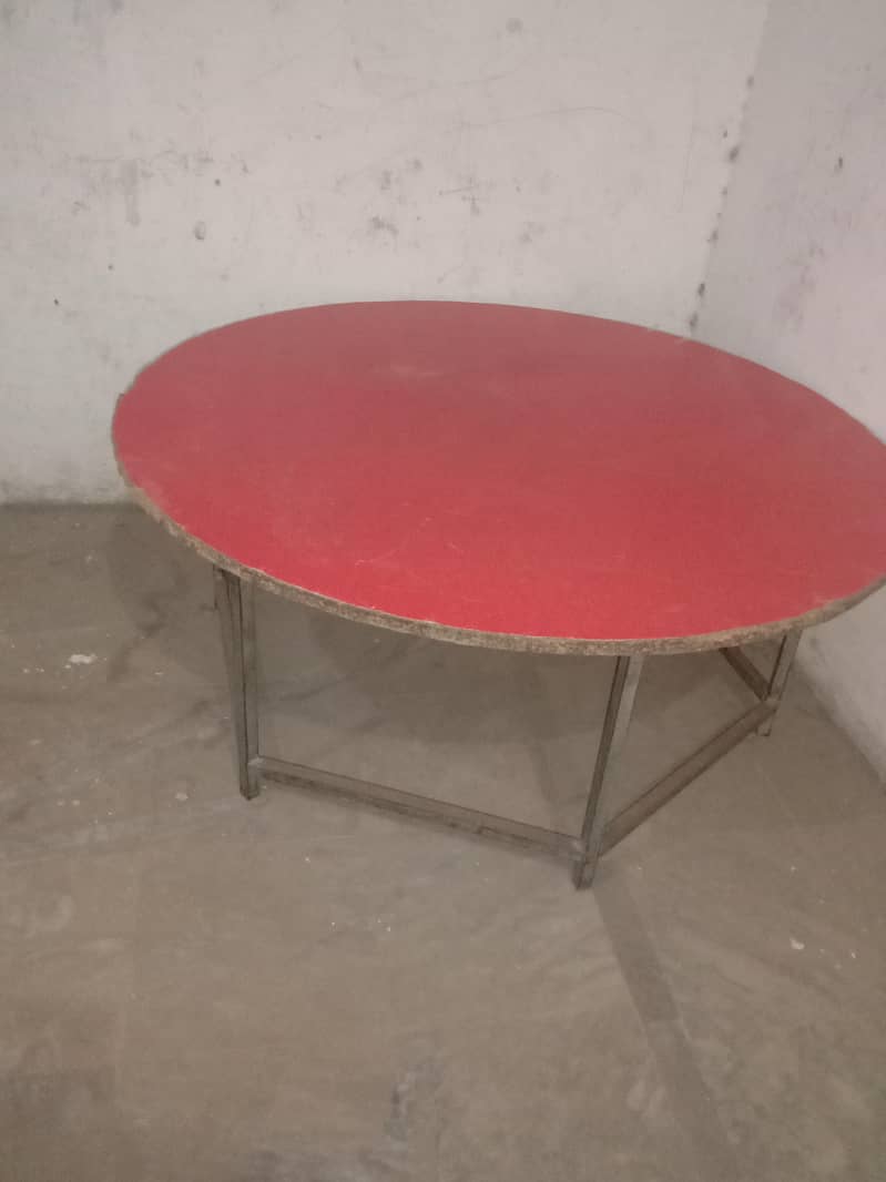 school children round table 4