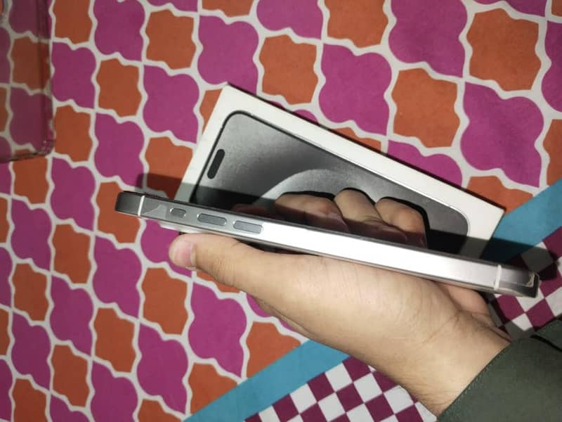 Apple iPhone 15 Pro Max 2