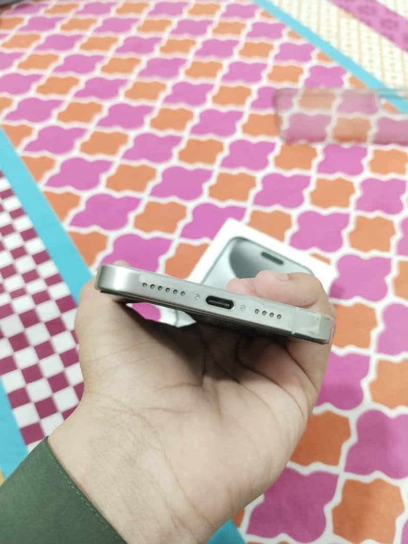 Apple iPhone 15 Pro Max 3