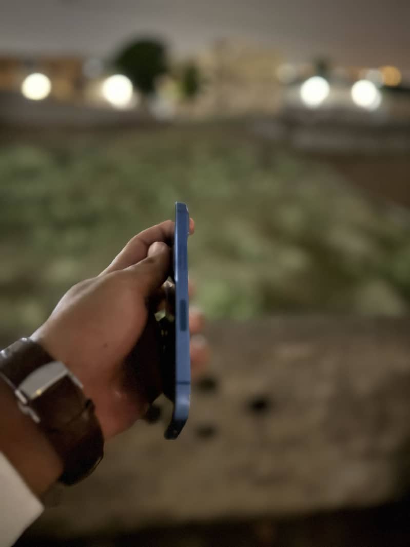 Apple iPhone 13 2