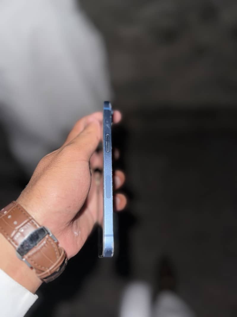Apple iPhone 13 4