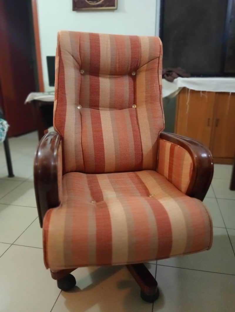 heavy computer chair 1