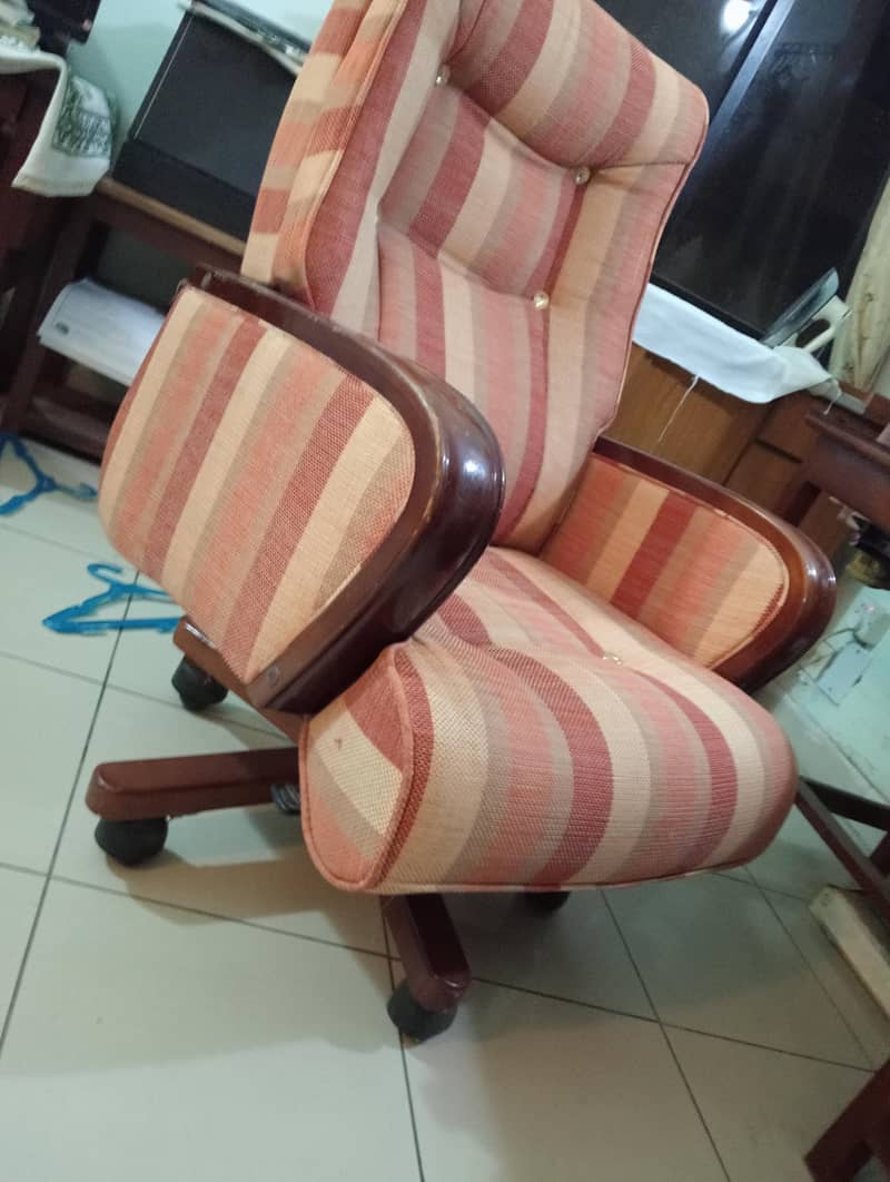 heavy computer chair 3