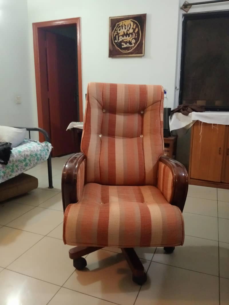 heavy computer chair 6