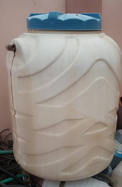 Water Tanki Tank 300L  White color 03042474901