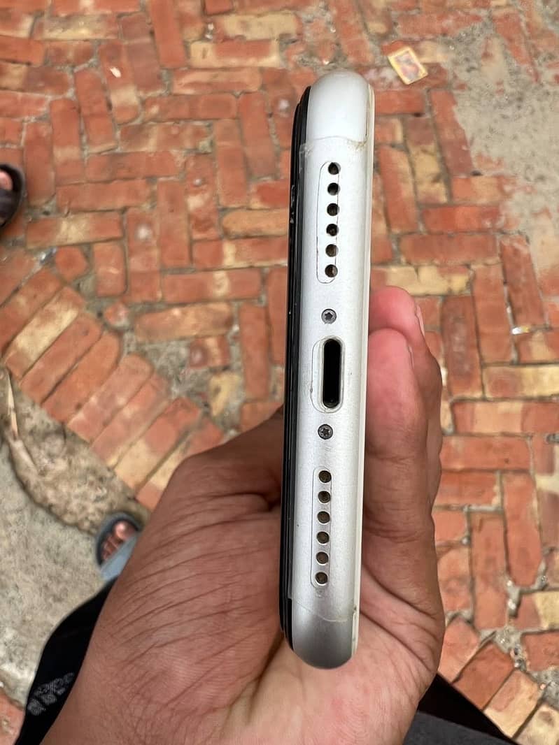 Apple iPhone 11 0