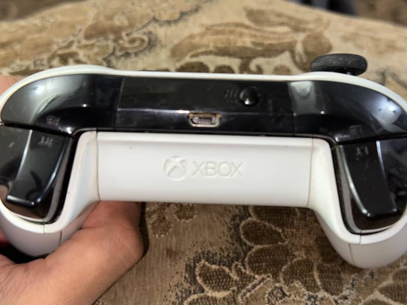 Xbox one controller 7