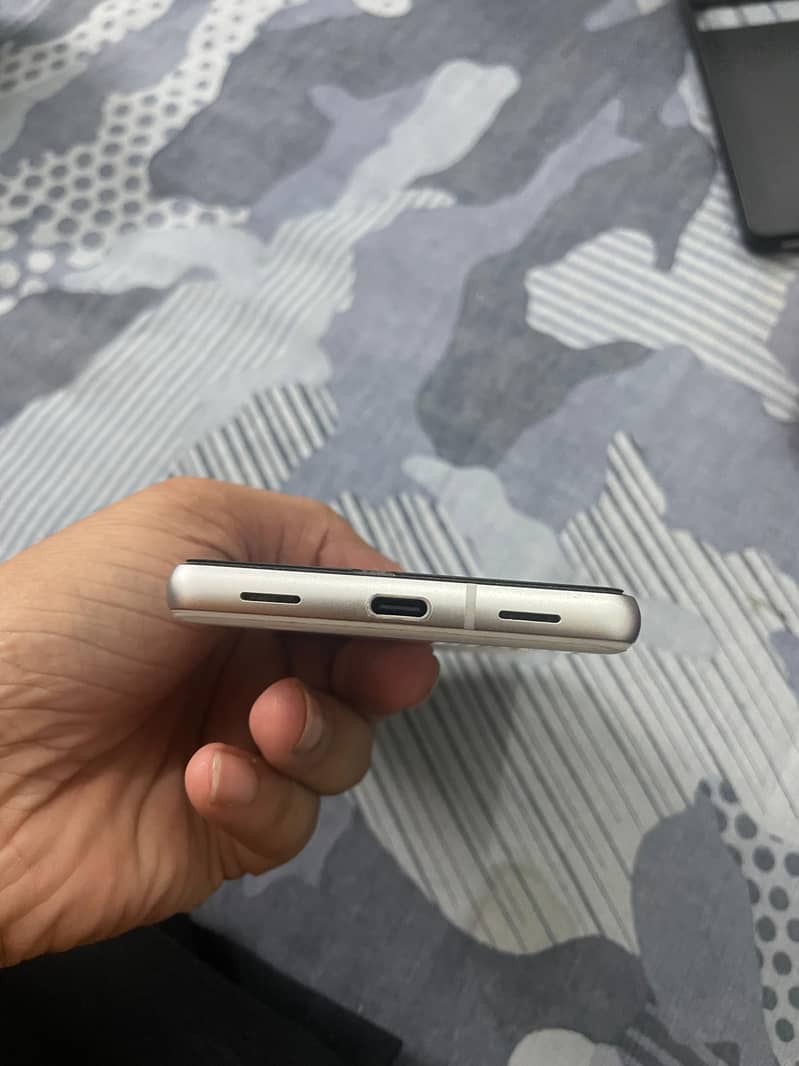 Google Pixel 7a 2