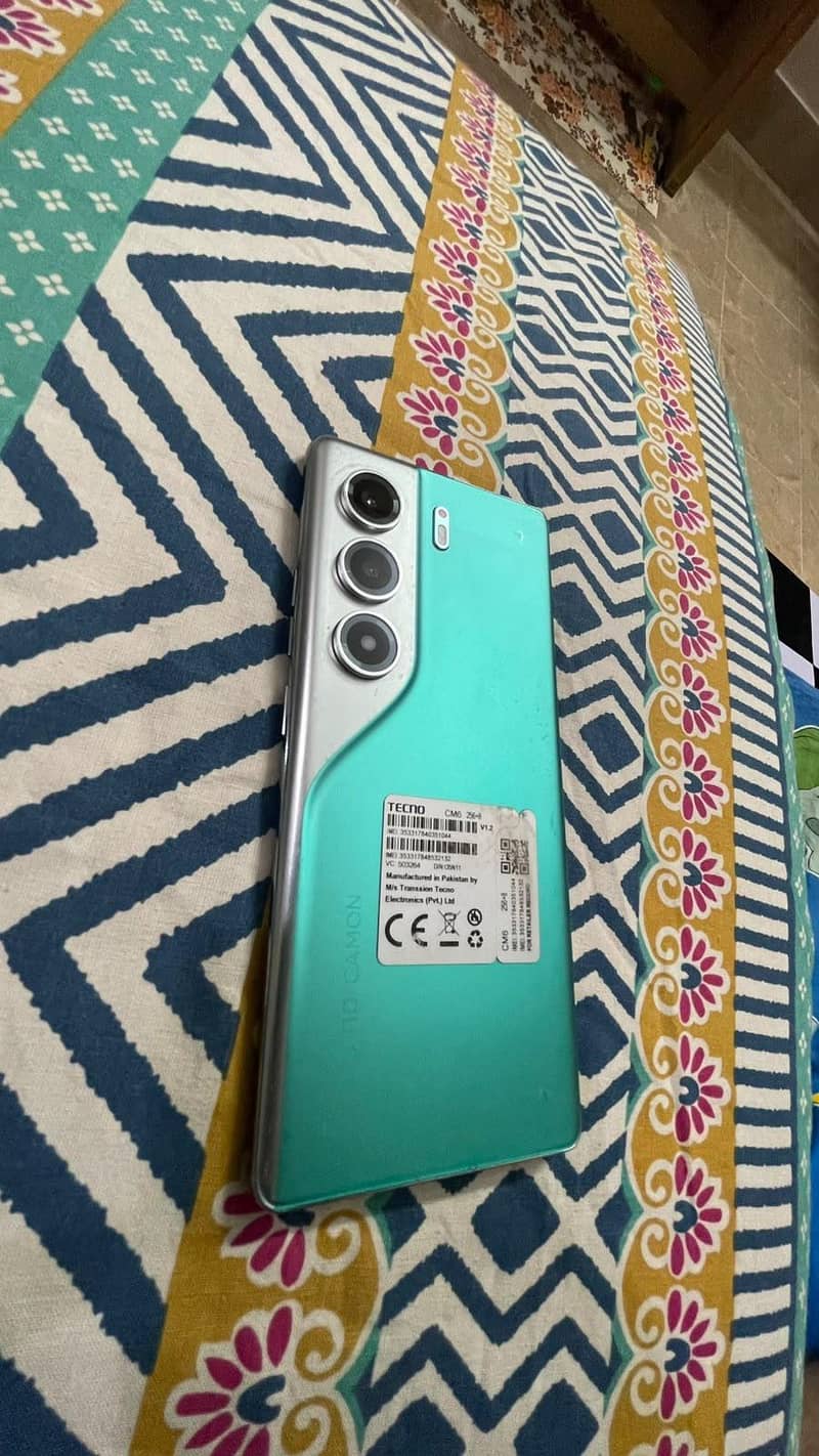 Tecno CAMON 40 Pro 0