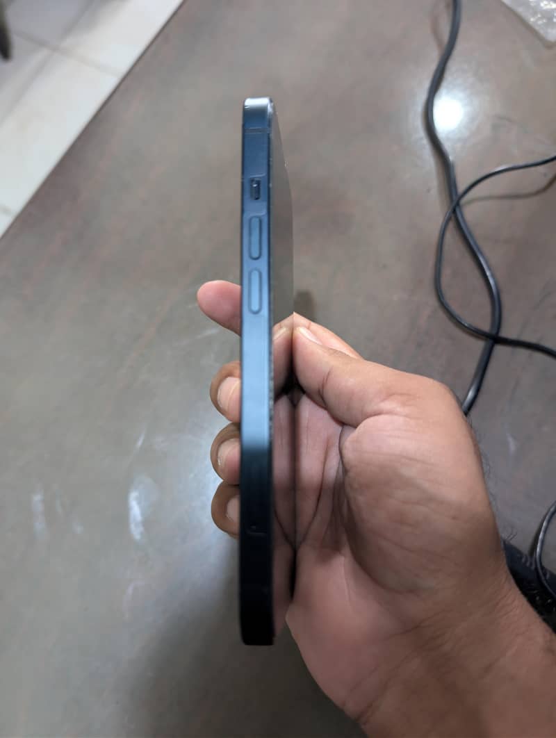Apple iPhone 13 2