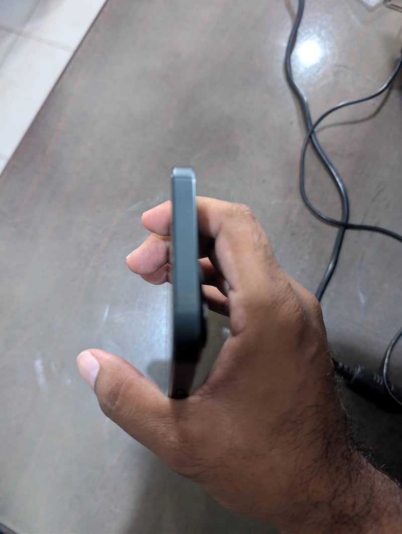 Apple iPhone 13 4