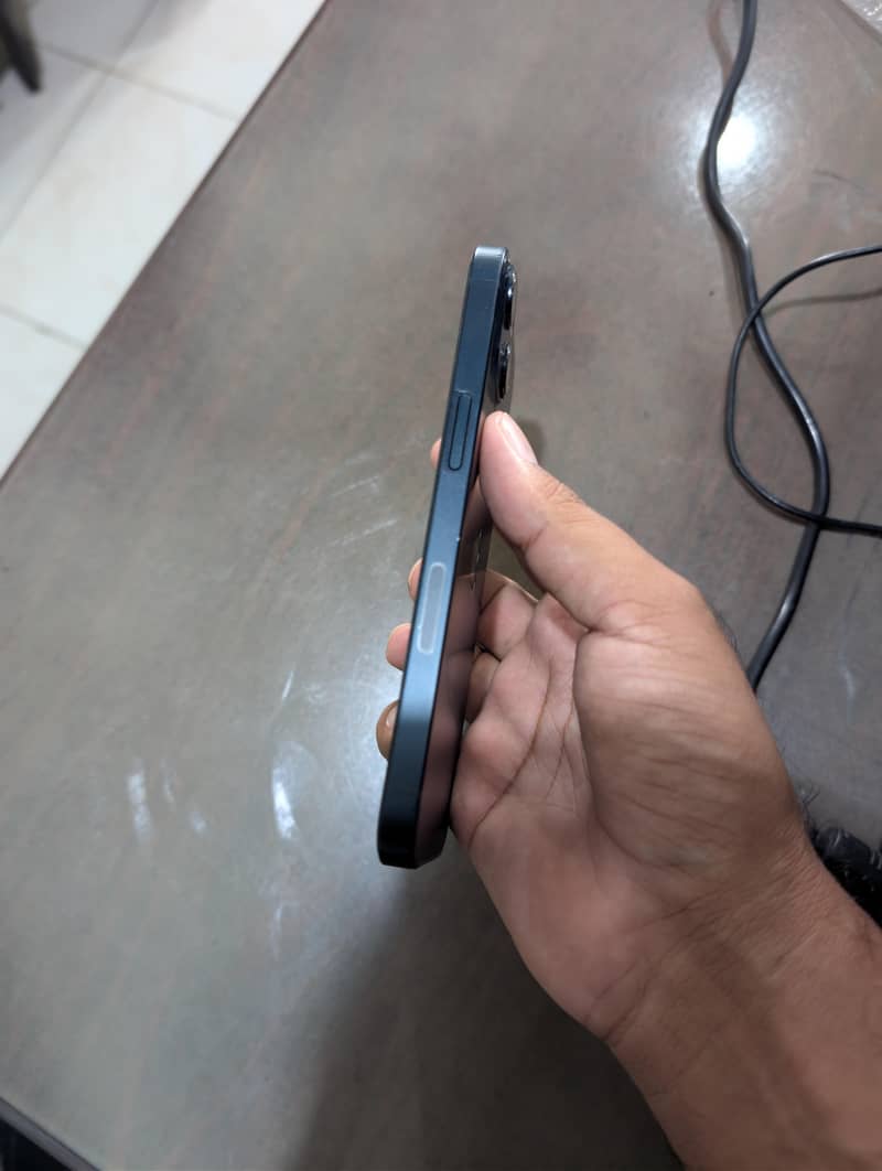 Apple iPhone 13 5