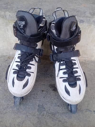 complete skating set =15,000 pkr only.