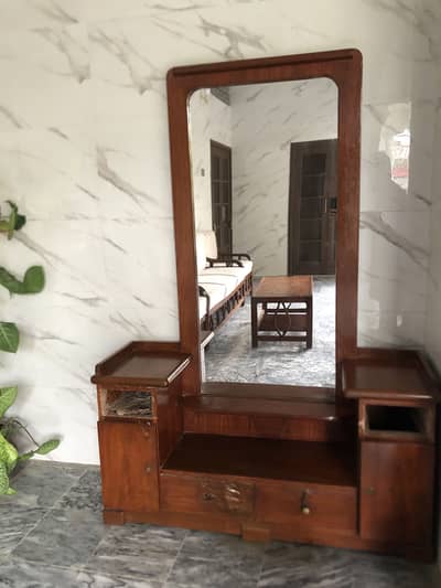 Dressing table
