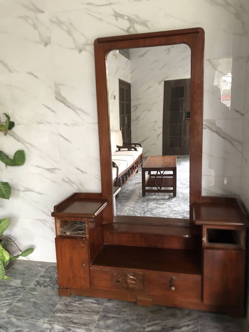 Dressing table 0