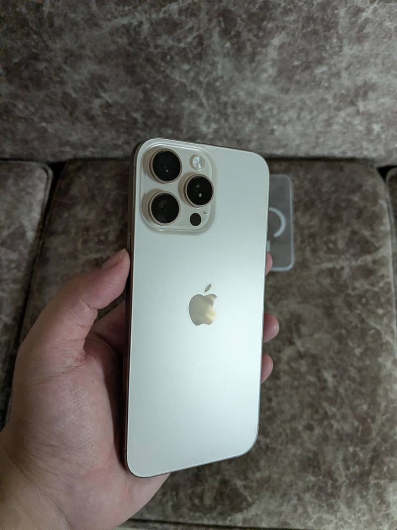 Apple iPhone 16 Pro Max 1