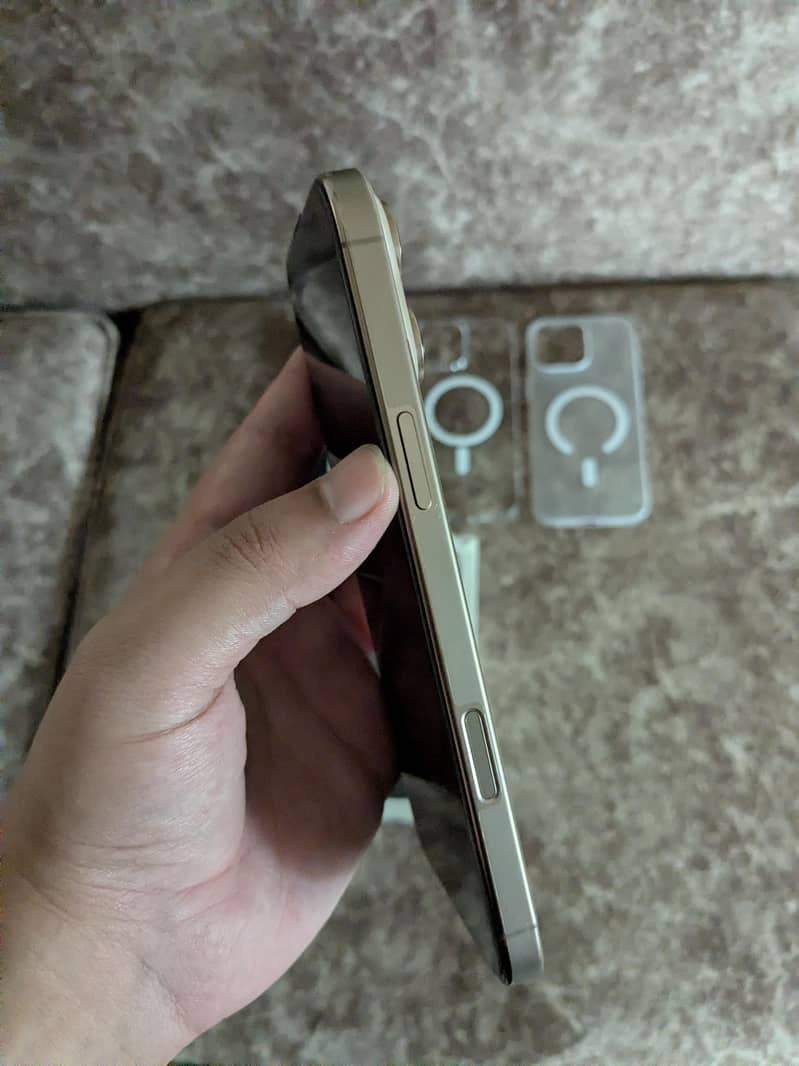 Apple iPhone 16 Pro Max 2