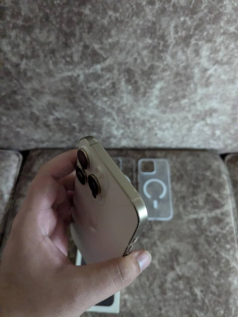 Apple iPhone 16 Pro Max 5