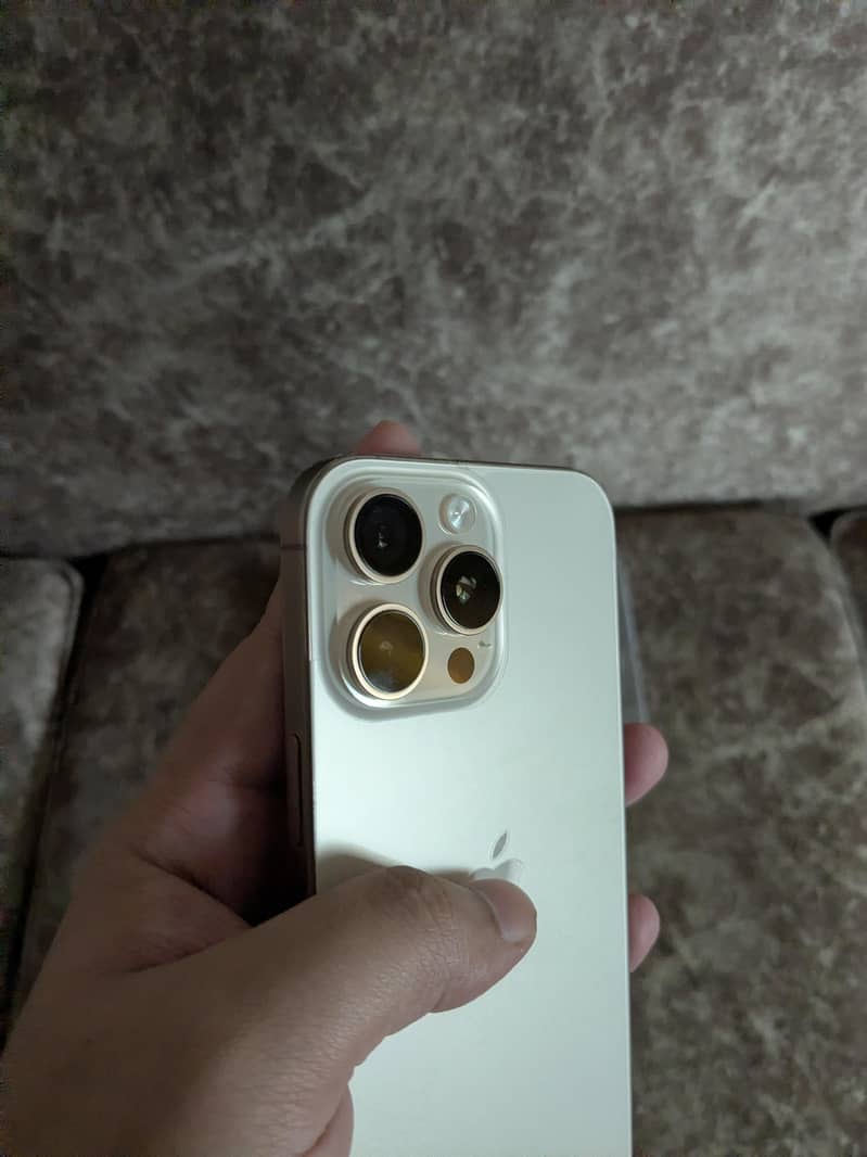 Apple iPhone 16 Pro Max 6