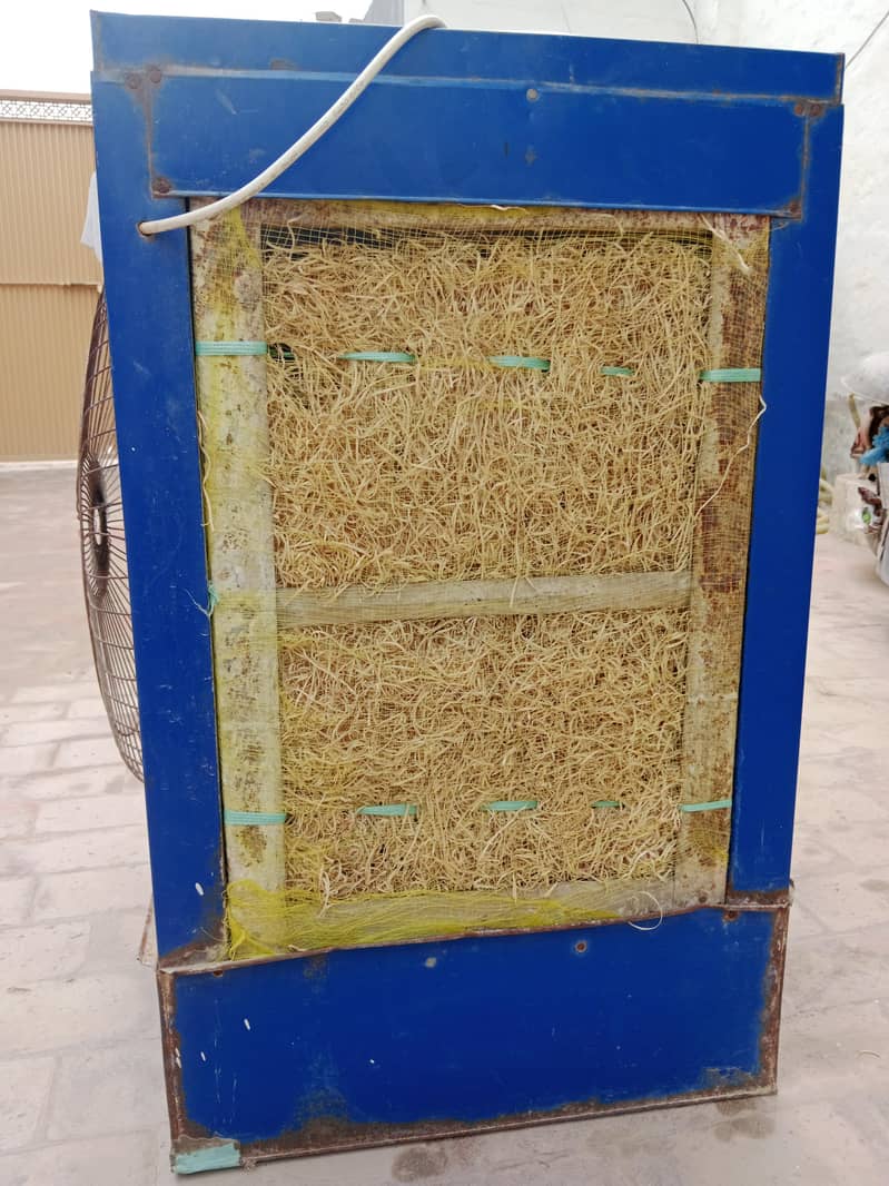 ایک عدد کولر اچھی کنڈیشن چلتی حالت میں 2