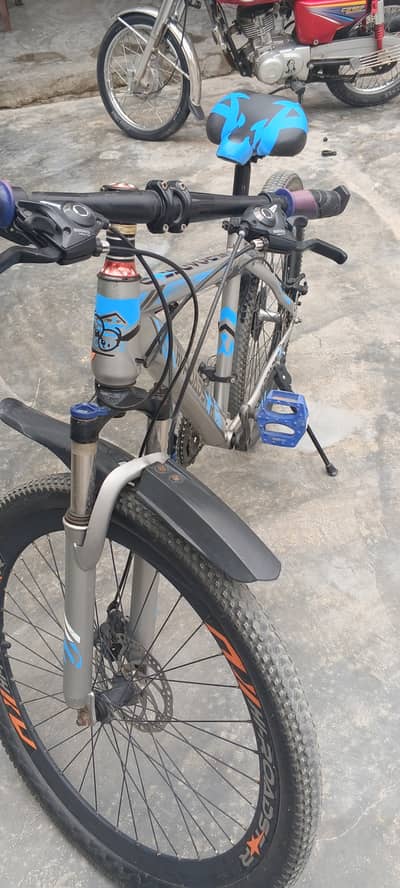 Hi-Roadstar Mountain Bike, 1 Year Old, Disc Brakes