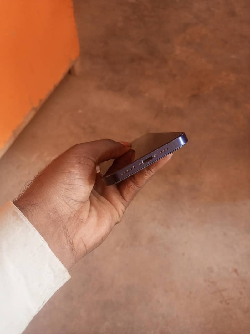 Apple iPhone 12 3