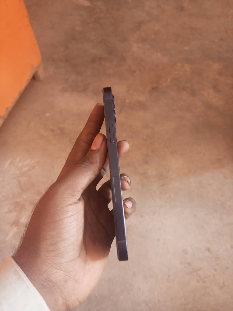 Apple iPhone 12 6