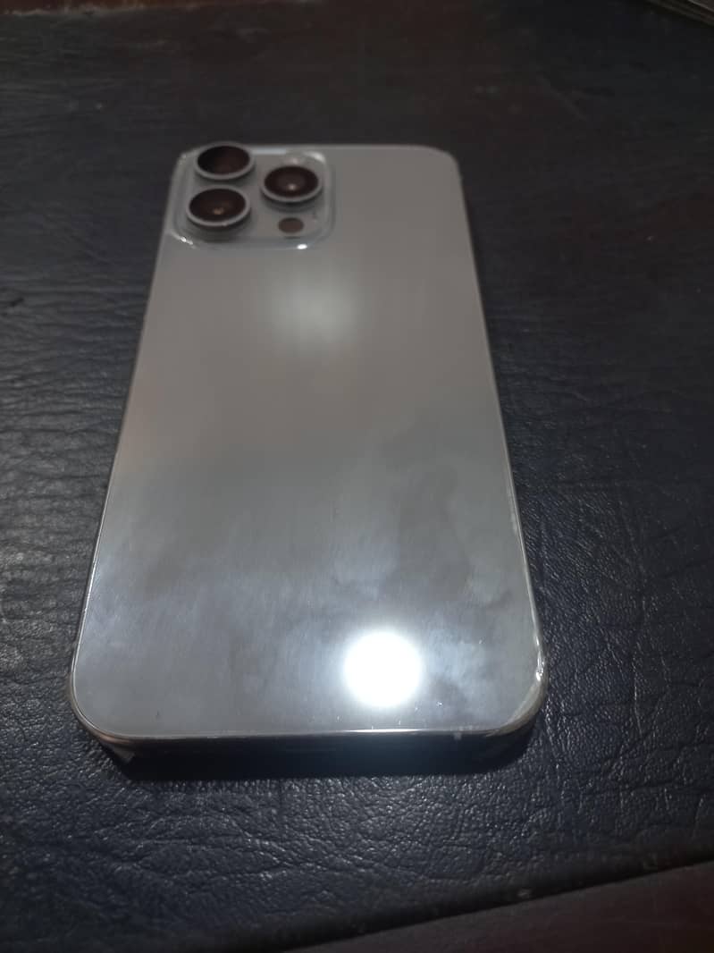 Apple iPhone 15 Pro Max 3