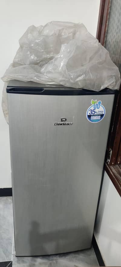 9106 Single Door Black & Silver Single Door Refrigerator