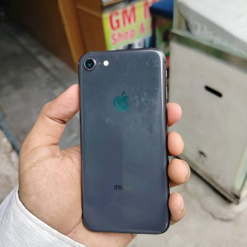 Apple iPhone 8 1