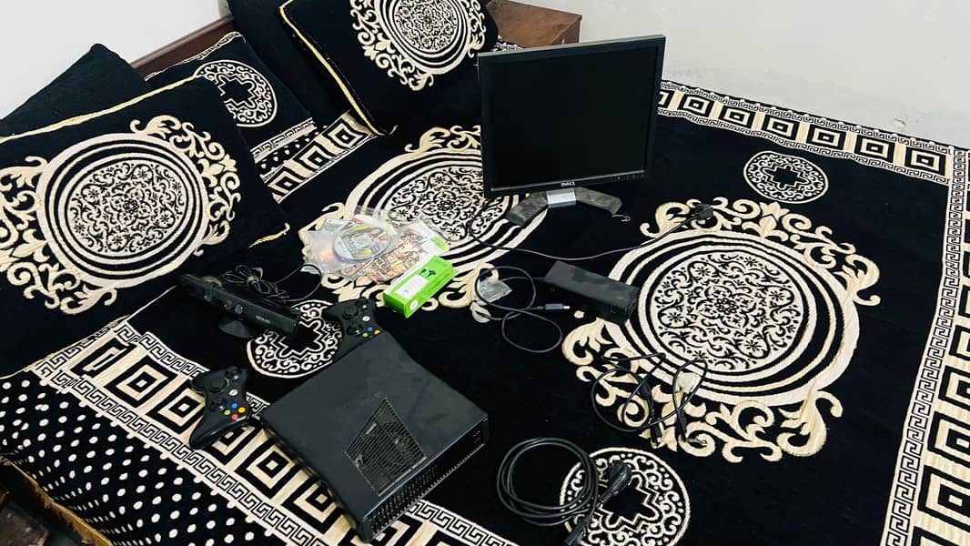 Xbox 360 Slim Edition Jailbroken 0
