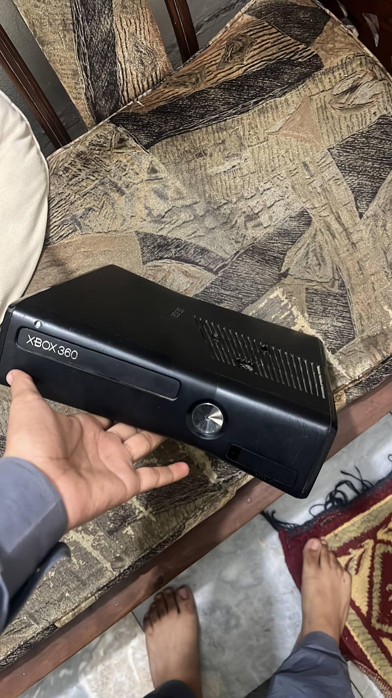 Xbox 360 Slim Edition Jailbroken 1