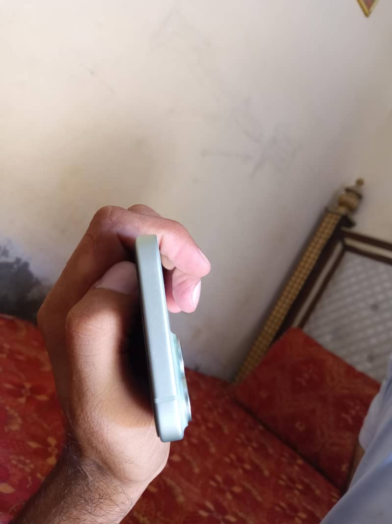 Apple iPhone 15 3