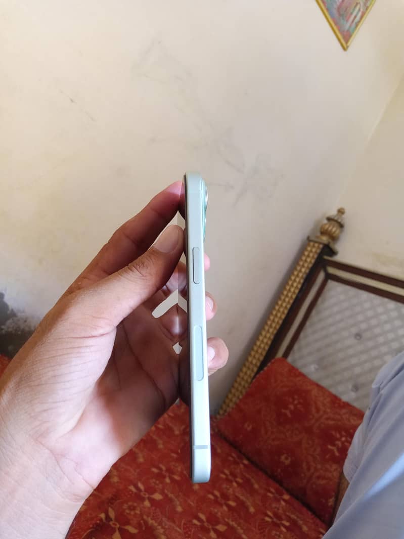 Apple iPhone 15 4