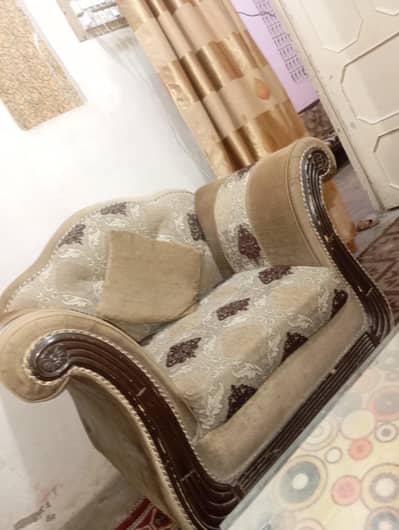 7 seater sofa set available