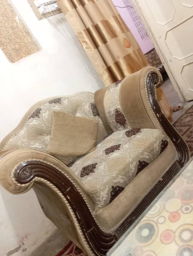 7 seater sofa set available 0