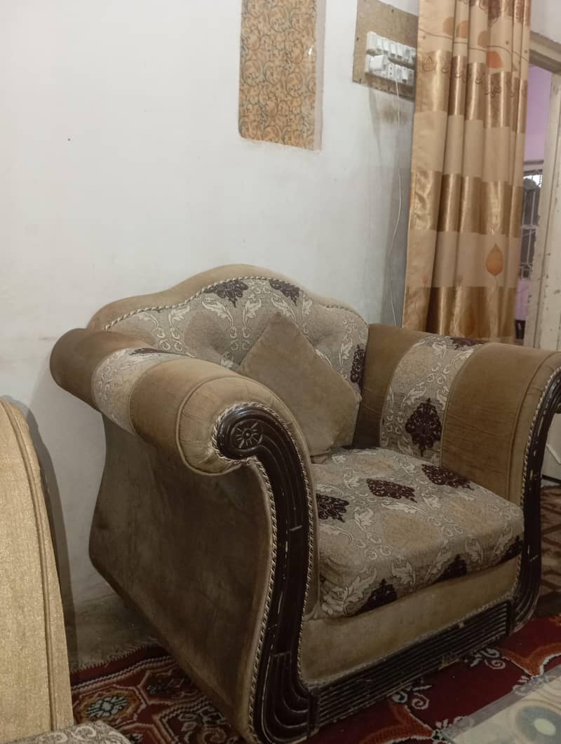 7 seater sofa set available 1