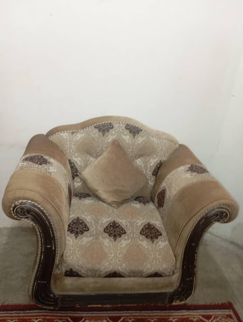 7 seater sofa set available 2