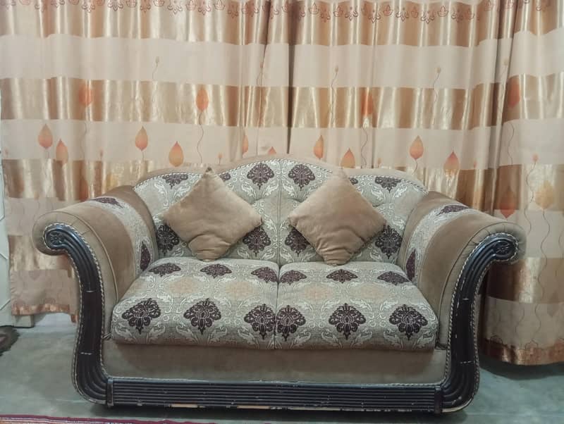 7 seater sofa set available 7