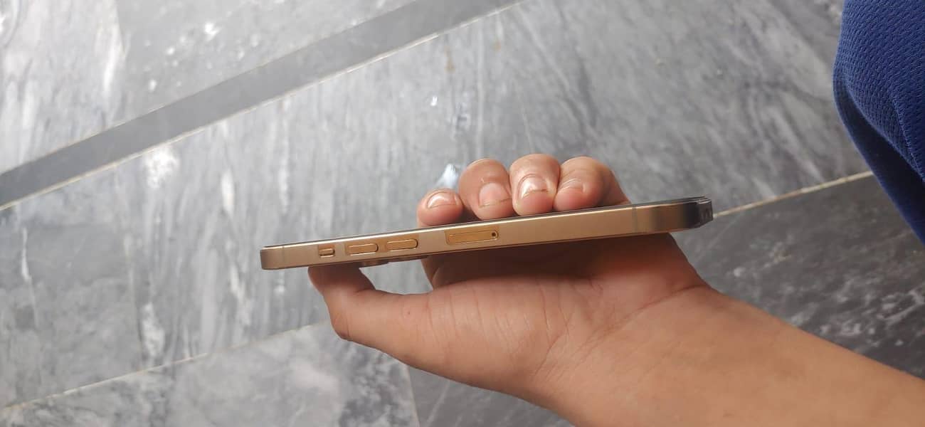 Apple iPhone 13 Pro 4