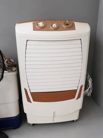 United Air Cooler ek season use kiya hai