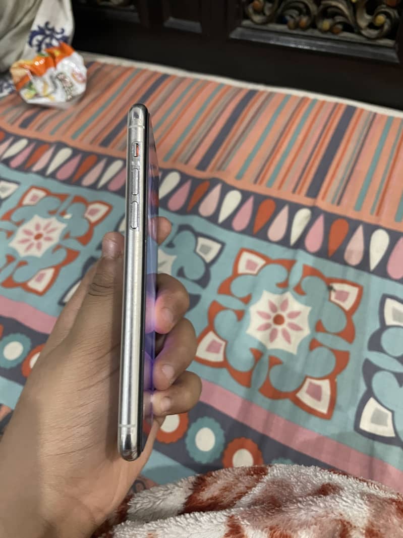 iPhone 11 Pro 5