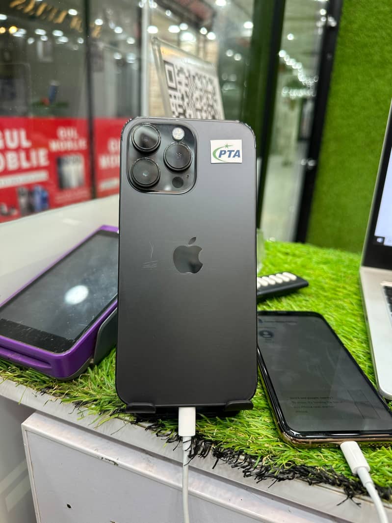 Apple iPhone 14 Pro Max 1