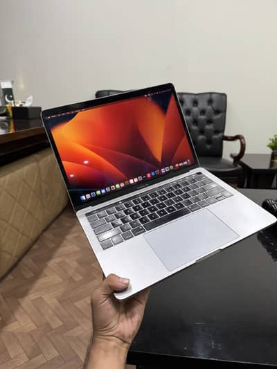 Macbook 2017pro 13inch display touchbar