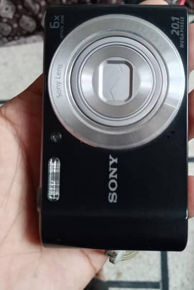 Sony cybershot 20.1 mega Pixel digital camera