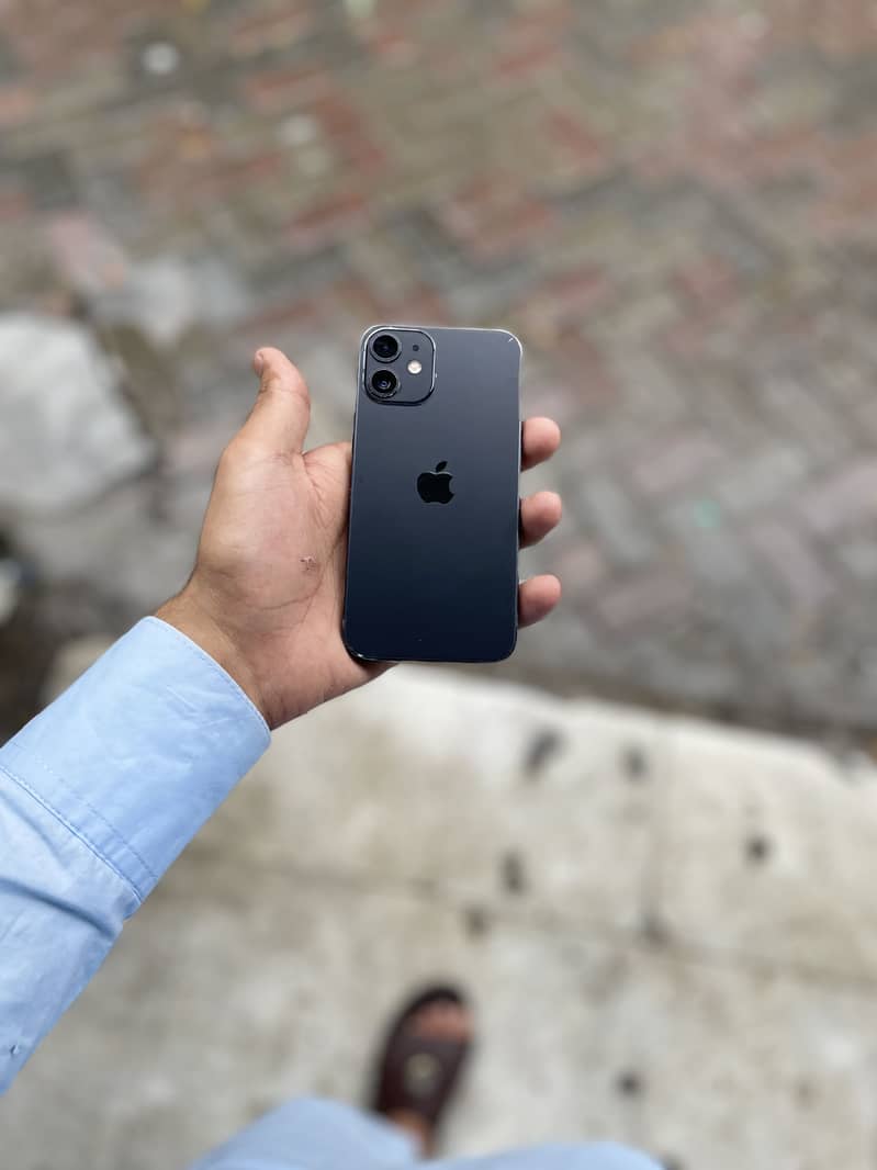 Apple iPhone 12 mini 4